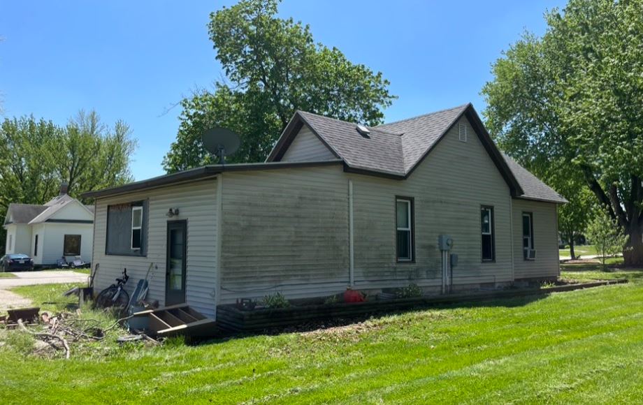 Should-I-Repair-Distressed-Homes