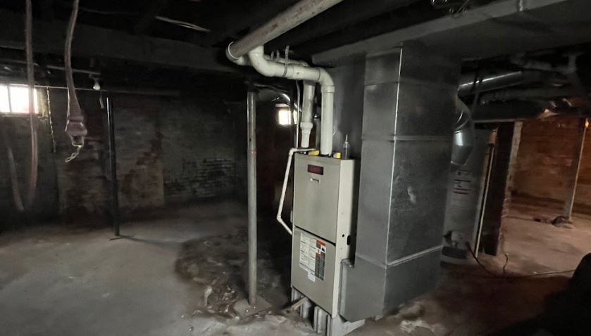 selling-a-house-with-water-in-the-crawl-space